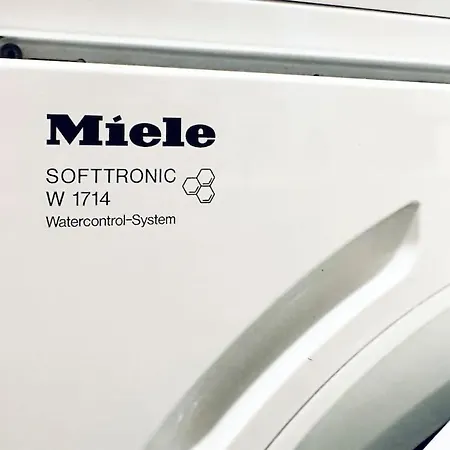 Lejlighed Central, Bright, And Spacious Retreat *