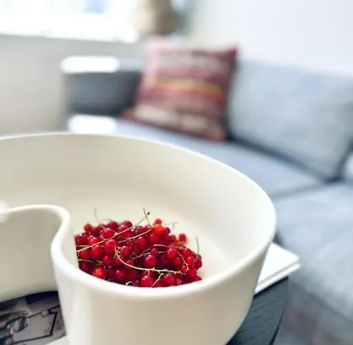 Central, Bright, And Spacious Retreat *